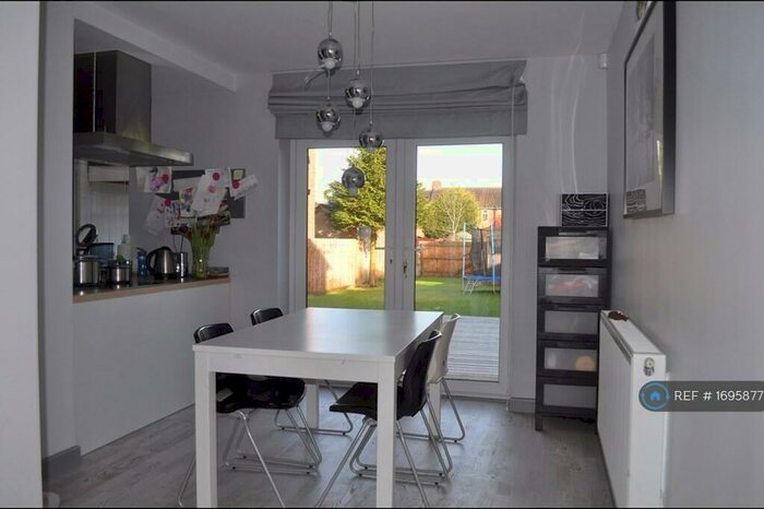 3 Bedroom Semi-Detached House To Rent In Abbey Road, Coventry, CV3