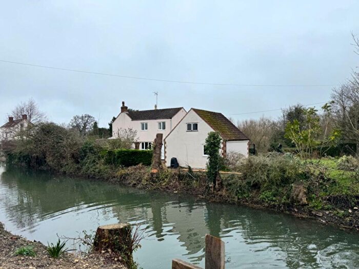 3 Bedroom Detached House For Sale In Chipmans Platt, Stonehouse, GL10