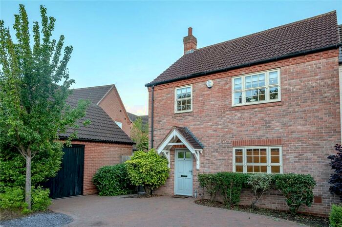 3 Bedroom Semi-Detached House For Sale In Burton Cliffe, Lincoln, LN1