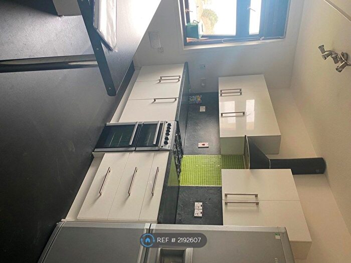 2 Bedroom Flat To Rent In Lawton Terrace, Dundee, DD3