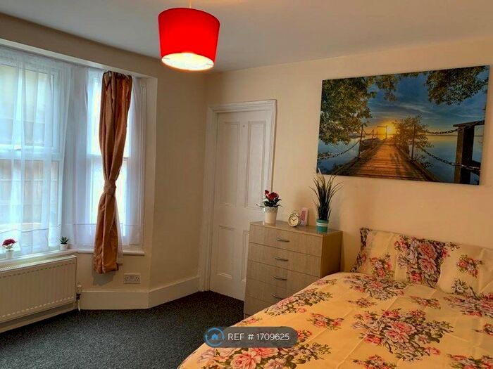 Studio To Rent In Sutherland Road, London, N17