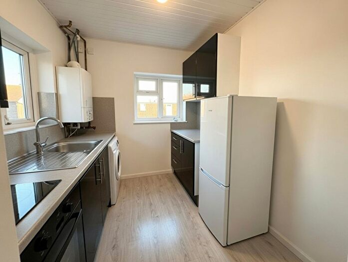 1 Bedroom Flat To Rent In Bartram Close, Uxbridge, UB8