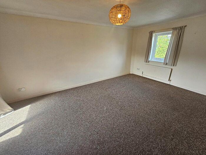 2 Bedroom Apartment To Rent In Upton Court, Banbury, OX16