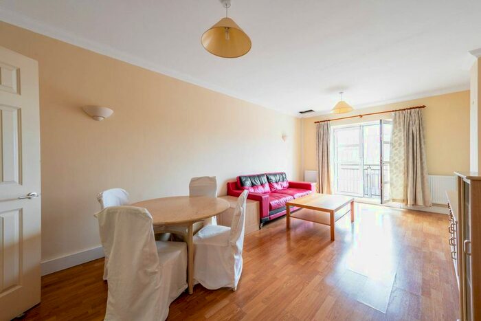 2 Bedroom Flat To Rent In Worple Road, Wimbledon, London, SW19