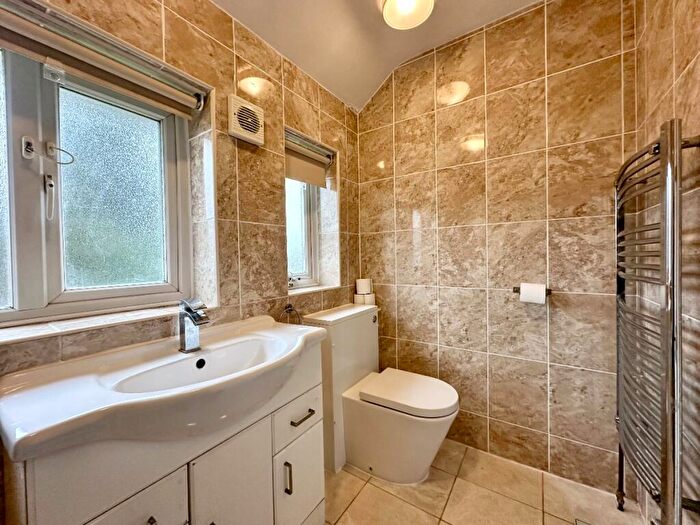 3 Bedroom End Of Terrace House For Sale In Bridgwater Close, Romford, RM3