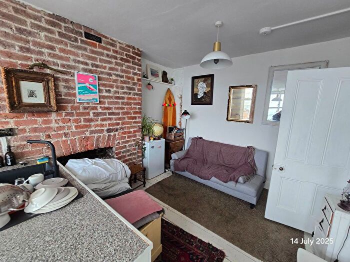 1 Bedroom Flat To Rent In Flat, - Aberdeen Walk, Scarborough, YO11