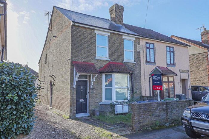 1 Bedroom Apartment To Rent In Whitley Road, Hoddesdon, Hertfordshire, EN11