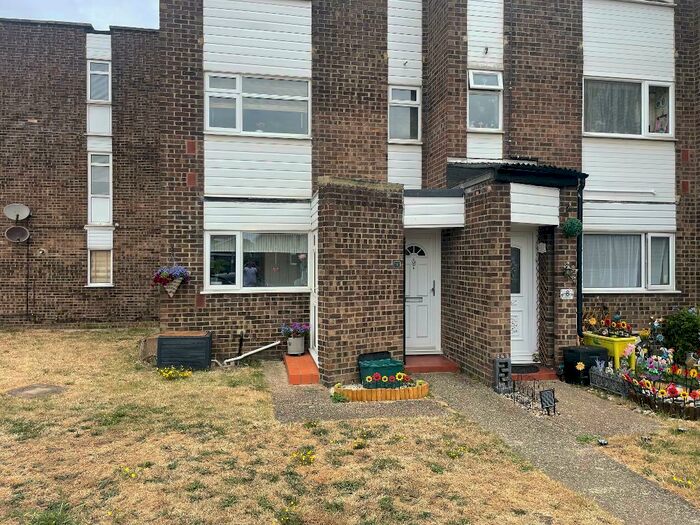 2 Bedroom Maisonette To Rent In Birk Beck, Springfield, Chelmsford, Essex, CM1