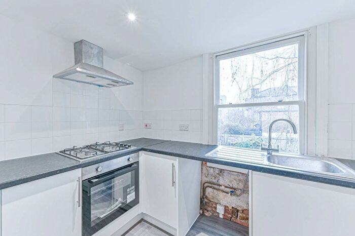 2 Bedroom Flat To Rent In Brading Road, Brixton Hill, London, SW2