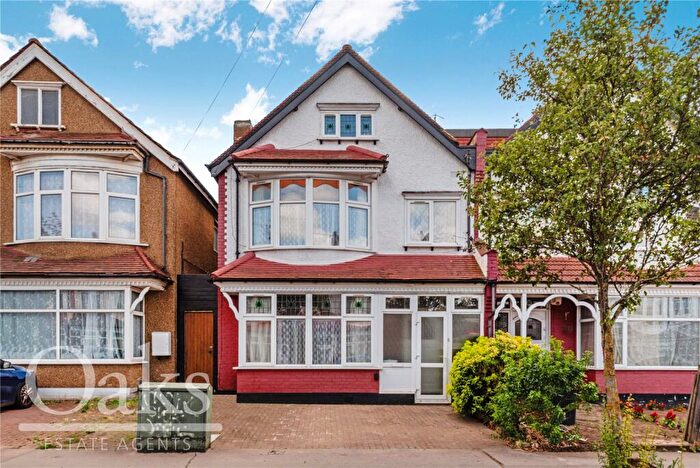 4 Bedroom Semi-Detached House To Rent In Galpins Road, Norbury, CR7