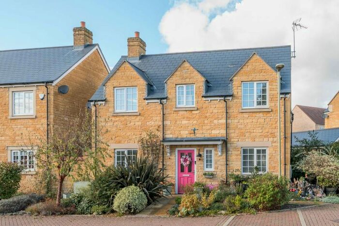 4 Bedroom Detached House For Sale In Chipping Norton, Oxfordshire, OX7