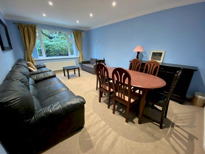 2 Bedroom Apartment To Rent In Holme Road, Didsbury, Manchester, M20