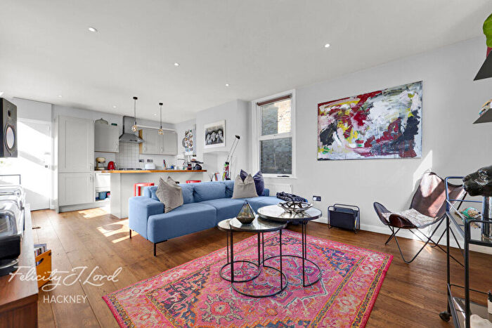 2 Bedroom Flat For Sale In Kingsland Road, London, E8