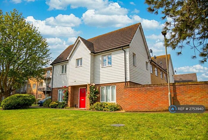 3 Bedroom Semi-Detached House To Rent In Cygnet Close, Orpington, BR5