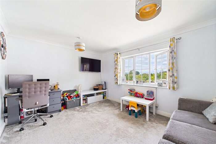 2 Bedroom Flat For Sale In Roebuck Estate, Binfield, Bracknell, Berkshire, RG42