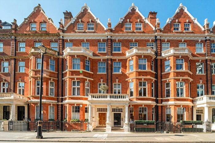 2 Bedroom Flat To Rent In Park Street, Mayfair, W1K