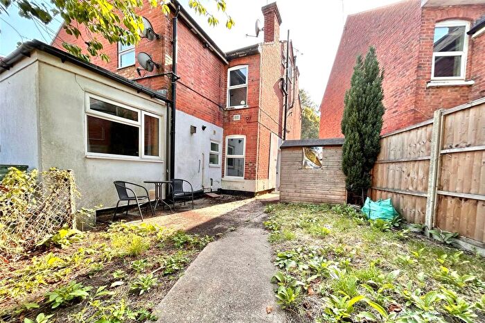 1 Bedroom Maisonette To Rent In High Street, Aldershot, Hampshire, GU12