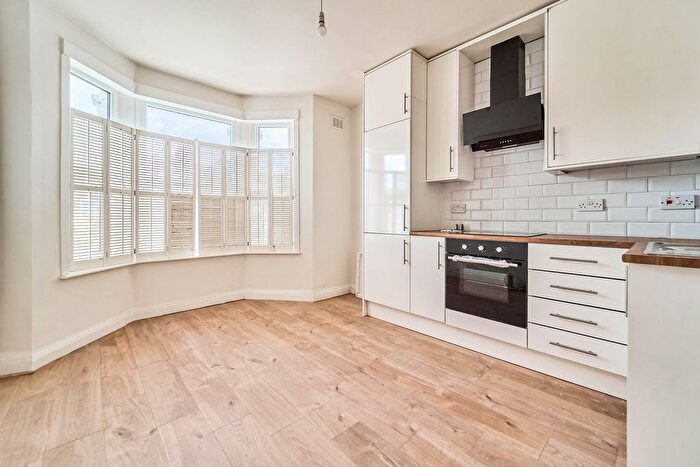 3 Bedroom Maisonette To Rent In Townsend Road, Southall, UB1