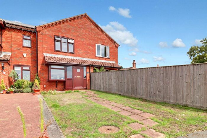 2 Bedroom Terraced House For Sale In Lindum Walk, North Kelsey, LN7