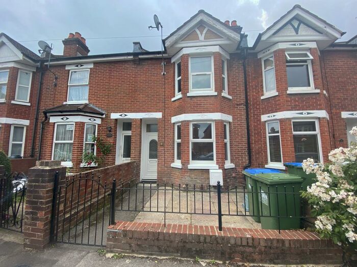 3 Bedroom House To Rent In Charlton Road, SO15