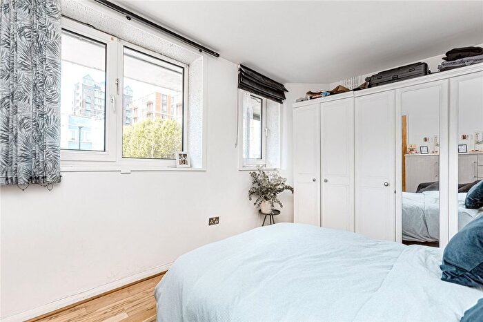 2 Bedroom Flat To Rent In Blake House, York Road, SW11