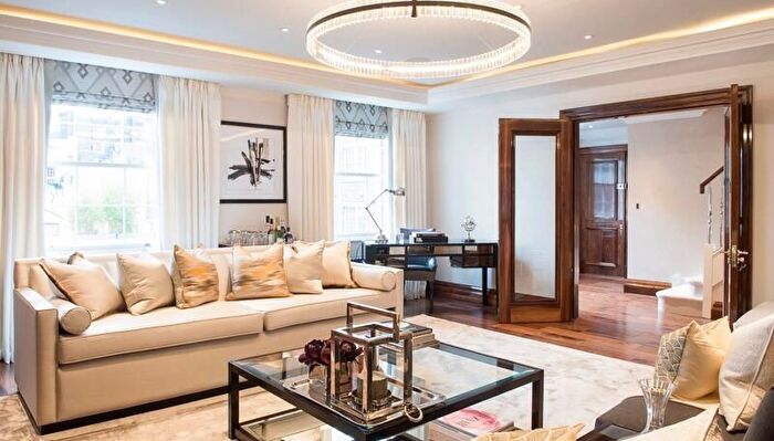 2 Bedroom Flat To Rent In Grosvenor Hill, Mayfair, London, W1K