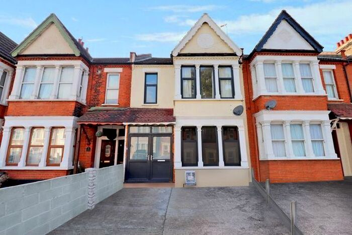 3 Bedroom Flat To Rent In Bellevue Road, Southend-On-Sea, SS2