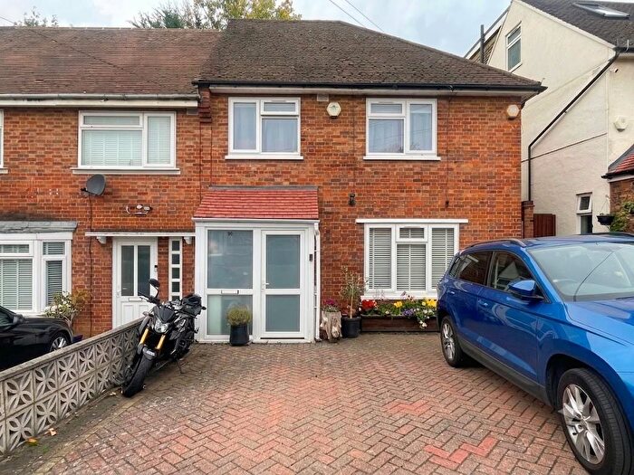 3 Bedroom End Of Terrace House For Sale In Salcombe Gardens, Mill Hill, NW7