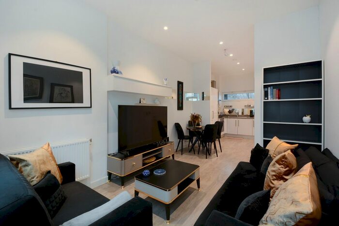 1 Bedroom Flat To Rent In Spectrum Way, London, SW18