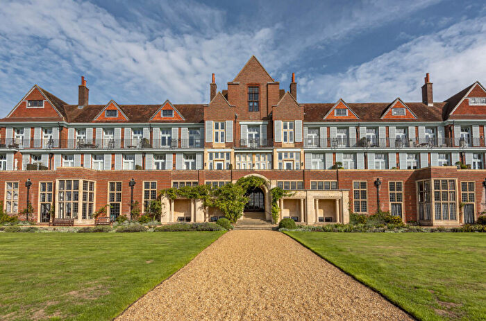 2 Bedroom Apartment To Rent In Kings Drive, Midhurst, GU29