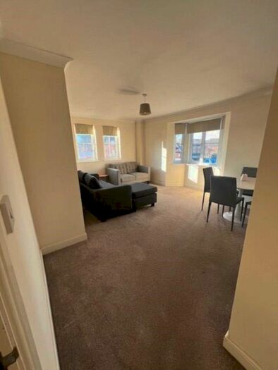 2 Bedroom Flat To Rent In Kingsburn Court, Manchester, M19