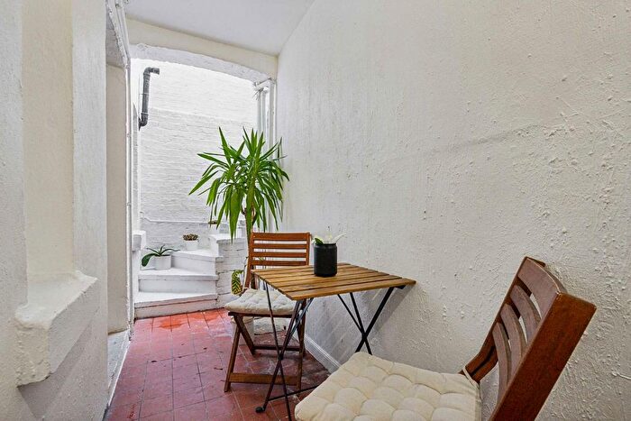 1 Bedroom Flat For Sale In Greyhound Road, London, W14