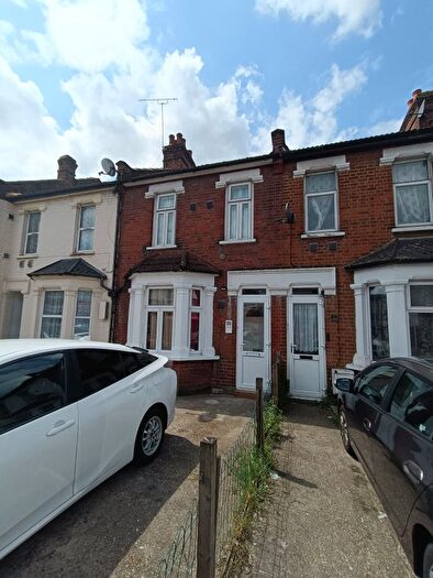 3 Bedroom Terraced House To Rent In Kingsley Road, TW3