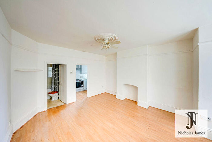 Flat To Rent In St Marks Road, Enfield, EN1