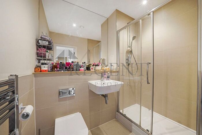 3 Bedroom Flat To Rent In Mcgill House, Needell Road, SE10