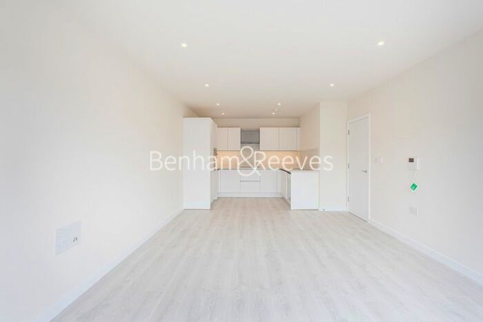 2 Bedroom Flat To Rent In Inglis Way, Hampstead, NW7