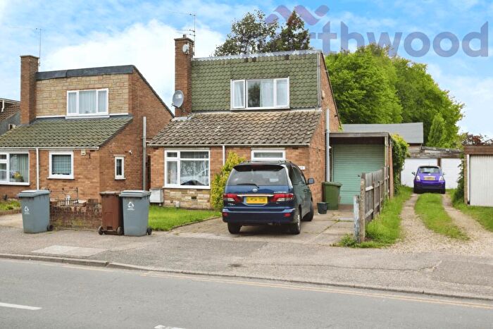 3 Bedroom Bungalow To Rent In Meadow Way, Norwich, NR6