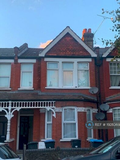 2 Bedroom Flat To Rent In Devonshire Road, London, N13