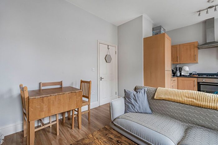 2 Bedroom Flat To Rent In Leopold Road, London, SW19