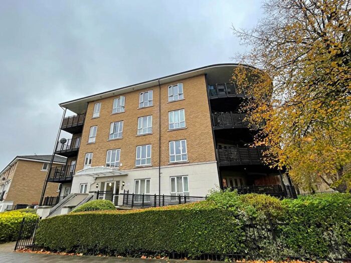 2 Bedroom Flat To Rent In St. Georges Way, Burgess Park, Old Kent Road, London, SE15