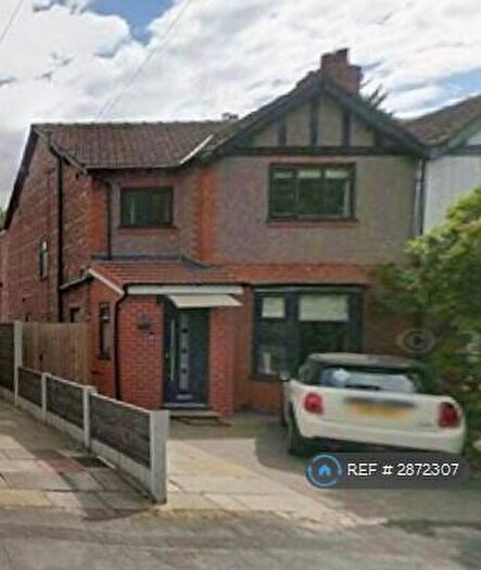 3 Bedroom Semi-Detached House To Rent In Southern Road, Sale, M33
