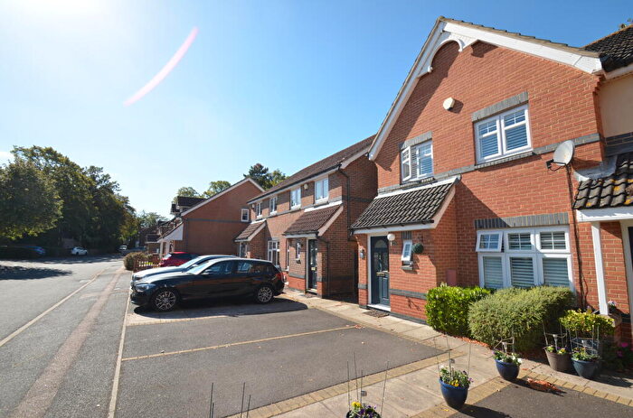 3 Bedroom Semi-Detached House To Rent In Port Rise, Chatham, Medway, ME4