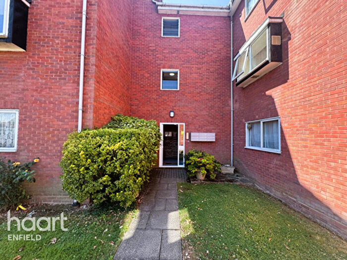 2 Bedroom Apartment To Rent In Lady Shaw Court, London, N13