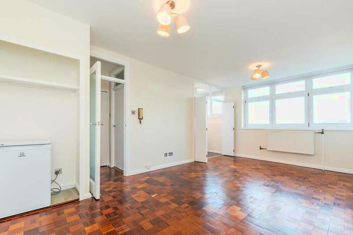 Flat To Rent In Carlton Drive, Putney, SW15