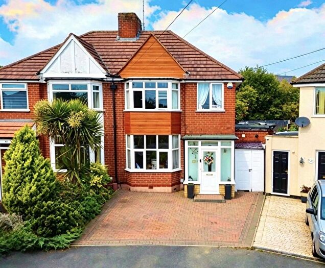 3 Bedroom Semi Detached House For Sale In Hanbury Croft, Acocks Green, B27