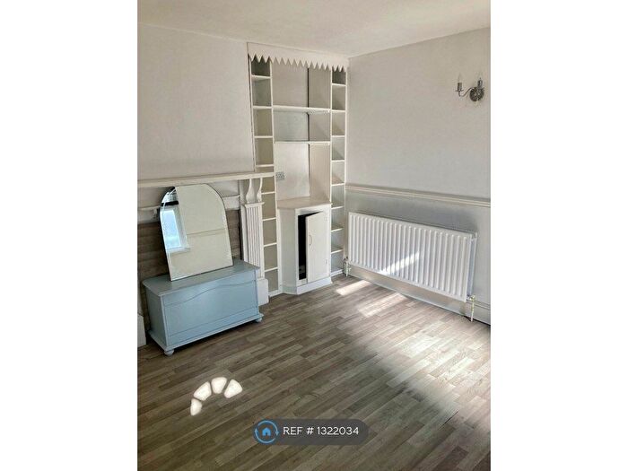 2 Bedroom End Of Terrace House To Rent In Fountain Road, Thornton Heath, CR7