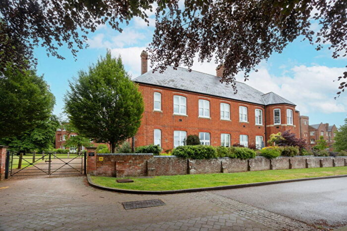 2 Bedroom Flat For Sale In Ipsden Court, Cholsey, Wallingford, OX10