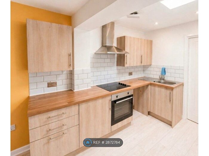 2 Bedroom Flat To Rent In Newmarket St, Swindon, SN2