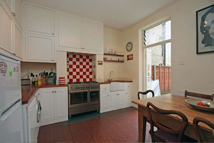 1 Bedroom House To Rent In Warriner Gardens, Battersea, London, SW11