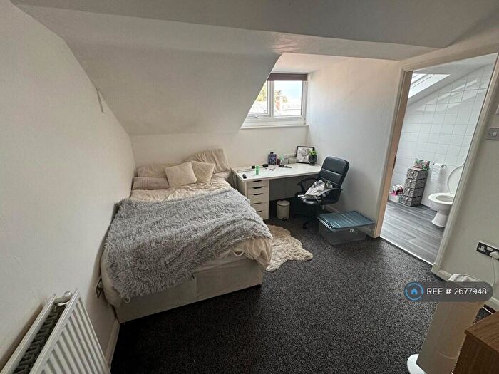 5 Bedroom Flat To Rent In Clarendon Road, Leeds, LS2